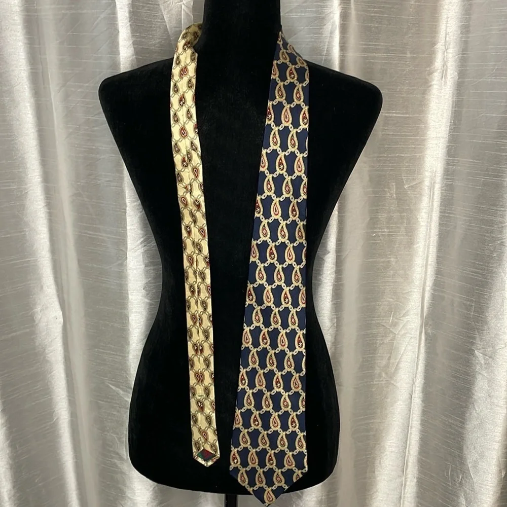 Tommy Hilfiger Italian Silk Navy Paisley Print USA Made Tie